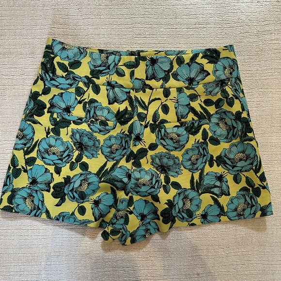 Alice & Olivia Floral High-Waisted Shorts, Size 6 - Picture 6 of 7